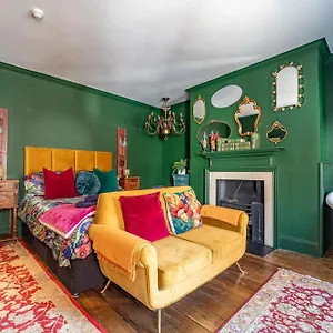 Apartment Mademoiselle's Boutique, Whitby
